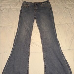 Woman’s Flare Jeans Low Rise